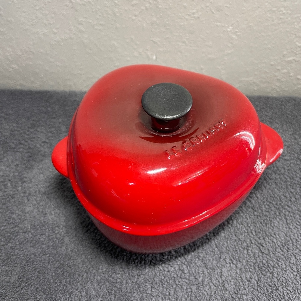 Le Creuset Petite Apple Casserole